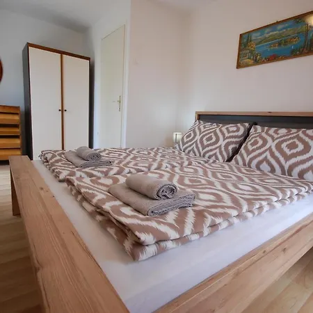 Semi Detached House Darinka By El-pi Tours Dom wakacyjny
