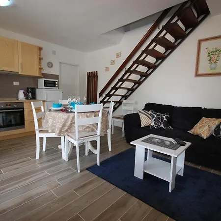 Semi Detached House Darinka By El-pi Tours Ferienhaus Bajcici