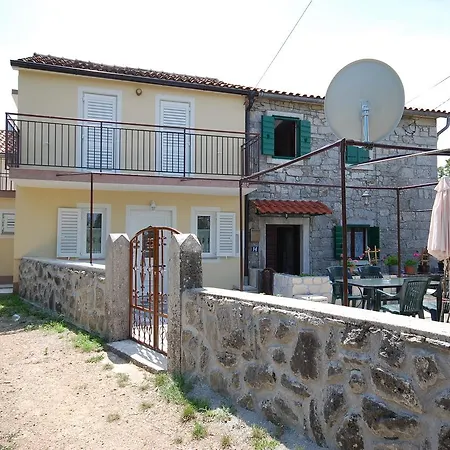 Semi Detached House Darinka By El-pi Tours Ferienhaus