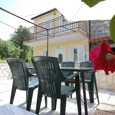 Semi Detached House Darinka By El-pi Tours Ferienhaus